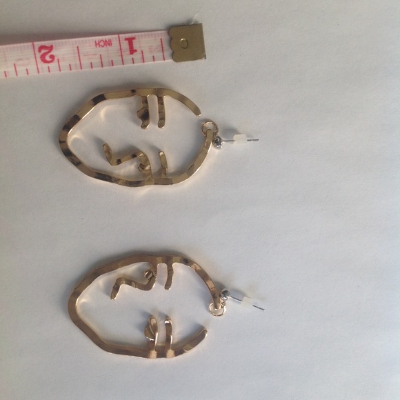 NEW FACE Earrings gold tone - Picture 5 of 6